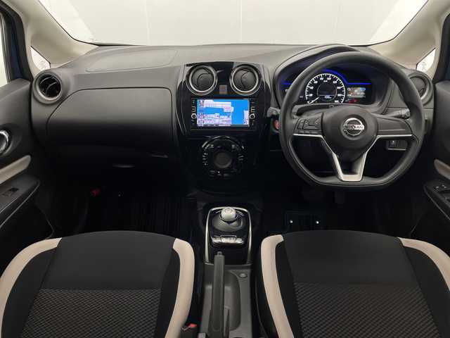 日産 ノート e－パワー X 宮崎県 2017(平29)年 5.9万km シャイニングブルー エマ―ジェンシーブレーキ/車線逸脱警報/クリアランスソナー/インテリジェントルームミラー/純正7インチSDナビ/フルセグTV/CD/DVD/Bluetooth/アラウンドビューモニター/LEDヘッドライト/純正ナビ一体型ドライブレコーダー/ETC/スマートキー×2/取扱説明書/ナビ取扱説明書