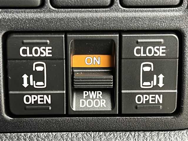 トヨタ ヴォクシー ZS 煌Ⅲ 宮城県 2020(令2)年 7.4万km ブラック 禁煙車/純正フリップダウンモニター/トヨタセーフティセンス/・プリクラッシュセーフティ/・レーンディパーチャーアラート/・オートマチックハイビーム/・先行車発進告知/クルーズコントロール/純正9インチSDナビ/・BT/CD/DVD/SD/フルセグTV/両側パワースライドドア/バックカメラ/前後ドライブレコーダー/ビルトインETC/ハーフレザーシート/革巻きステアリング/ステアリングスイッチ/プッシュスタート/スマートキー/後席ロールサンシェード/シートバックテーブル/LEDヘッドライト/LEDフォグランプ/純正16インチアルミホイール/純正ドアバイザー/社外フロアマット/横滑り防止装置/アイドリングストップ