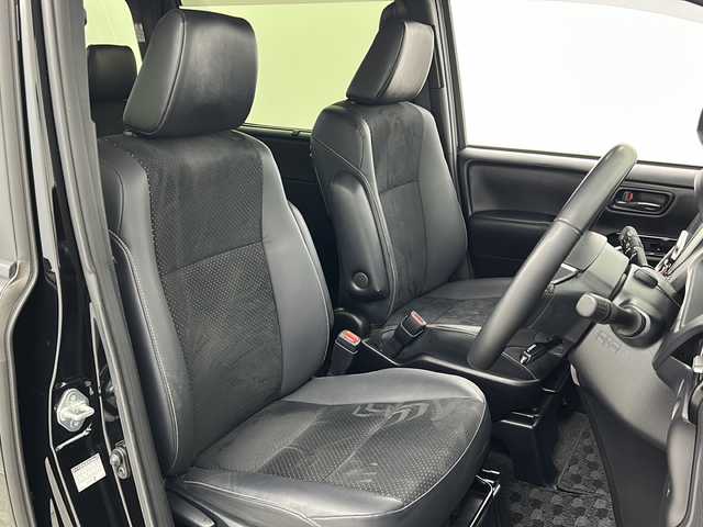 トヨタ ヴォクシー ZS 煌Ⅲ 宮城県 2020(令2)年 7.4万km ブラック 禁煙車/純正フリップダウンモニター/トヨタセーフティセンス/・プリクラッシュセーフティ/・レーンディパーチャーアラート/・オートマチックハイビーム/・先行車発進告知/クルーズコントロール/純正9インチSDナビ/・BT/CD/DVD/SD/フルセグTV/両側パワースライドドア/バックカメラ/前後ドライブレコーダー/ビルトインETC/ハーフレザーシート/革巻きステアリング/ステアリングスイッチ/プッシュスタート/スマートキー/後席ロールサンシェード/シートバックテーブル/LEDヘッドライト/LEDフォグランプ/純正16インチアルミホイール/純正ドアバイザー/社外フロアマット/横滑り防止装置/アイドリングストップ