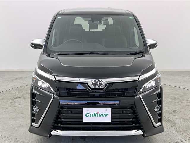 トヨタ ヴォクシー ZS 煌Ⅲ 宮城県 2020(令2)年 7.4万km ブラック 禁煙車/純正フリップダウンモニター/トヨタセーフティセンス/・プリクラッシュセーフティ/・レーンディパーチャーアラート/・オートマチックハイビーム/・先行車発進告知/クルーズコントロール/純正9インチSDナビ/・BT/CD/DVD/SD/フルセグTV/両側パワースライドドア/バックカメラ/前後ドライブレコーダー/ビルトインETC/ハーフレザーシート/革巻きステアリング/ステアリングスイッチ/プッシュスタート/スマートキー/後席ロールサンシェード/シートバックテーブル/LEDヘッドライト/LEDフォグランプ/純正16インチアルミホイール/純正ドアバイザー/社外フロアマット/横滑り防止装置/アイドリングストップ