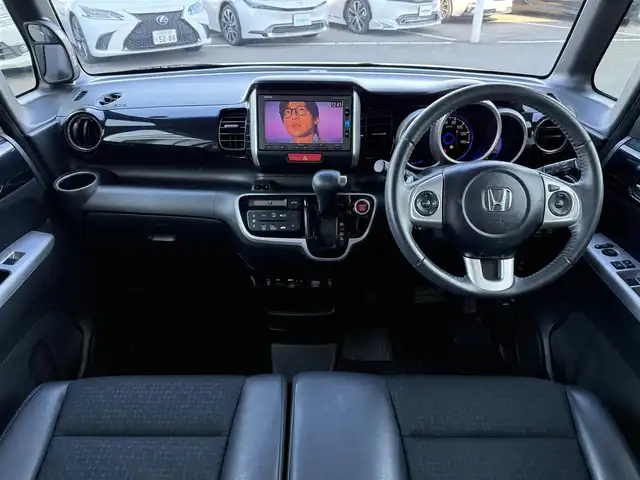 ホンダ Ｎ ＢＯＸ カスタム ターボ SSブラックSパッケージ 東京都 2016(平28)年 7万km プレミアムホワイトパールⅡ 純正ナビ/バックカメラ/ビルトインＥＴＣ/クルーズコントロール/両側電動スライドドア/ハーフレザーシート/シートヒーター/シティブレーキアクティブシステム/横滑り防止/プッシュスタート/パドルシフト/ＨＩＤヘッドライト/フォグランプ/純正フロアマット/純正１５インチＡＷ/ドアバイザー/スマートキー