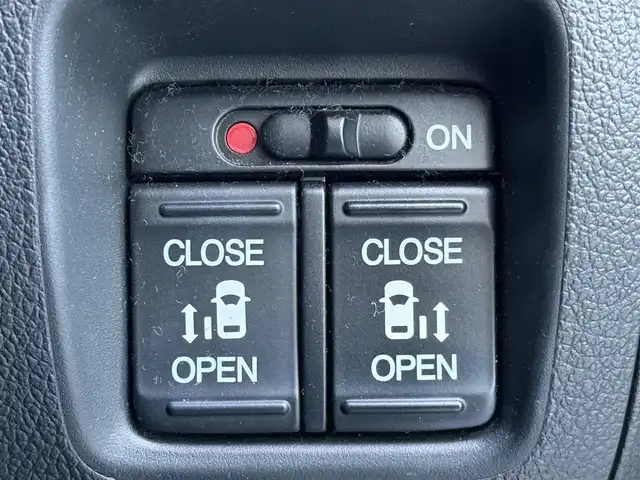 ホンダ Ｎ ＢＯＸ カスタム ターボ SSブラックSパッケージ 東京都 2016(平28)年 7万km プレミアムホワイトパールⅡ 純正ナビ/バックカメラ/ビルトインＥＴＣ/クルーズコントロール/両側電動スライドドア/ハーフレザーシート/シートヒーター/シティブレーキアクティブシステム/横滑り防止/プッシュスタート/パドルシフト/ＨＩＤヘッドライト/フォグランプ/純正フロアマット/純正１５インチＡＷ/ドアバイザー/スマートキー