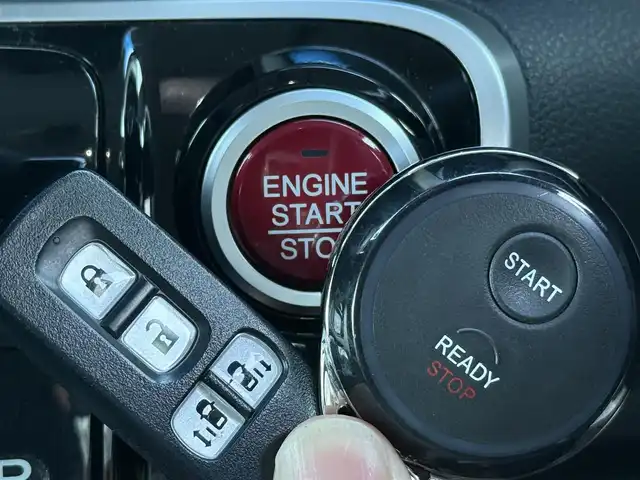 ホンダ Ｎ ＢＯＸ カスタム ターボ SSブラックSパッケージ 東京都 2016(平28)年 7万km プレミアムホワイトパールⅡ 純正ナビ/バックカメラ/ビルトインＥＴＣ/クルーズコントロール/両側電動スライドドア/ハーフレザーシート/シートヒーター/シティブレーキアクティブシステム/横滑り防止/プッシュスタート/パドルシフト/ＨＩＤヘッドライト/フォグランプ/純正フロアマット/純正１５インチＡＷ/ドアバイザー/スマートキー