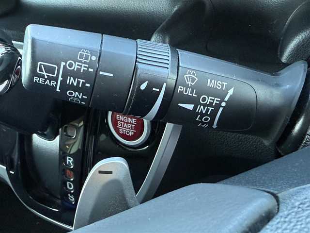 ホンダ Ｎ ＢＯＸ カスタム ターボ SSブラックSパッケージ 東京都 2016(平28)年 7万km プレミアムホワイトパールⅡ 純正ナビ/バックカメラ/ビルトインＥＴＣ/クルーズコントロール/両側電動スライドドア/ハーフレザーシート/シートヒーター/シティブレーキアクティブシステム/横滑り防止/プッシュスタート/パドルシフト/ＨＩＤヘッドライト/フォグランプ/純正フロアマット/純正１５インチＡＷ/ドアバイザー/スマートキー