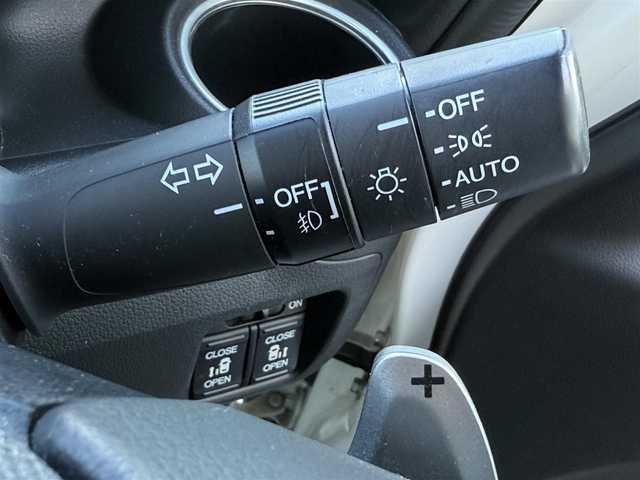 ホンダ Ｎ ＢＯＸ カスタム ターボ SSブラックSパッケージ 東京都 2016(平28)年 7万km プレミアムホワイトパールⅡ 純正ナビ/バックカメラ/ビルトインＥＴＣ/クルーズコントロール/両側電動スライドドア/ハーフレザーシート/シートヒーター/シティブレーキアクティブシステム/横滑り防止/プッシュスタート/パドルシフト/ＨＩＤヘッドライト/フォグランプ/純正フロアマット/純正１５インチＡＷ/ドアバイザー/スマートキー