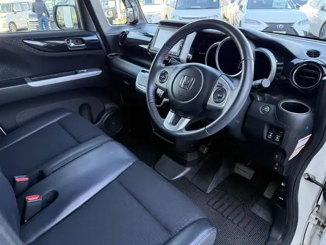 ホンダ Ｎ ＢＯＸ カスタム ターボ SSブラックSパッケージ 東京都 2016(平28)年 7万km プレミアムホワイトパールⅡ 純正ナビ/バックカメラ/ビルトインＥＴＣ/クルーズコントロール/両側電動スライドドア/ハーフレザーシート/シートヒーター/シティブレーキアクティブシステム/横滑り防止/プッシュスタート/パドルシフト/ＨＩＤヘッドライト/フォグランプ/純正フロアマット/純正１５インチＡＷ/ドアバイザー/スマートキー