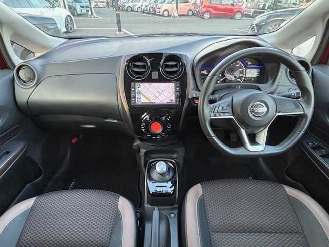 日産 ノート e－パワー X 宮城県 2017(平29)年 7.9万km ガーネットレッド 登録時走行距離78337km/純正SDナビ/ワンセグTV/CD/DVD/Bluetooth/全方位カメラ/アラウンドビューモニター・/デジタルインナーミラー/衝突軽減ブレーキ/横滑り防止装置/オートライト/コーナーセンサー/ステアリングリモコン/盗難防止装置/電動格納ミラー/ヘッドライト/フォグランプ/純正フロアマット