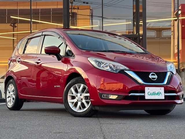 日産 ノート e－パワー X 宮城県 2017(平29)年 7.9万km ガーネットレッド 登録時走行距離78337km/純正SDナビ/ワンセグTV/CD/DVD/Bluetooth/全方位カメラ/アラウンドビューモニター・/デジタルインナーミラー/衝突軽減ブレーキ/横滑り防止装置/オートライト/コーナーセンサー/ステアリングリモコン/盗難防止装置/電動格納ミラー/ヘッドライト/フォグランプ/純正フロアマット