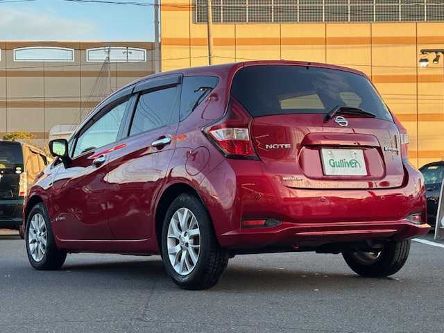 日産 ノート e－パワー X 宮城県 2017(平29)年 7.9万km ガーネットレッド 登録時走行距離78337km/純正SDナビ/ワンセグTV/CD/DVD/Bluetooth/全方位カメラ/アラウンドビューモニター・/デジタルインナーミラー/衝突軽減ブレーキ/横滑り防止装置/オートライト/コーナーセンサー/ステアリングリモコン/盗難防止装置/電動格納ミラー/ヘッドライト/フォグランプ/純正フロアマット