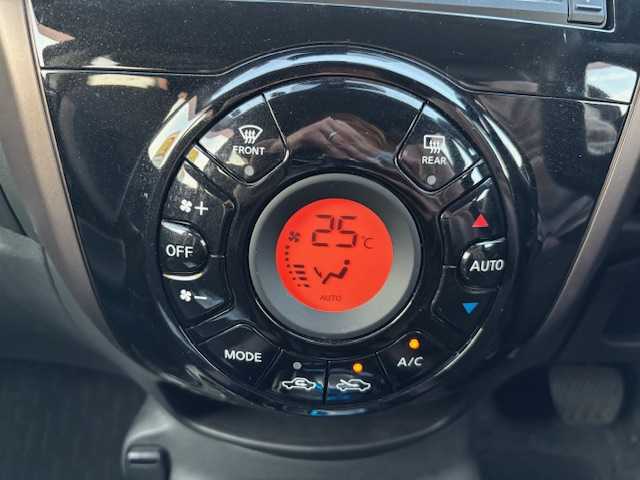 日産 ノート e－パワー X 宮城県 2017(平29)年 7.9万km ガーネットレッド 登録時走行距離78337km/純正SDナビ/ワンセグTV/CD/DVD/Bluetooth/全方位カメラ/アラウンドビューモニター・/デジタルインナーミラー/衝突軽減ブレーキ/横滑り防止装置/オートライト/コーナーセンサー/ステアリングリモコン/盗難防止装置/電動格納ミラー/ヘッドライト/フォグランプ/純正フロアマット