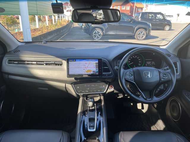 ホンダ ヴェゼル ハイブリッド Z ホンダセンシング 茨城県 2021(令3)年 1.6万km プラチナホワイトパール 社外9型ナビ/Bluetooth/フルセグTV/バックカメラ/HDMI/ビルトインETC/ドライブレコーダー/ハーフレザーシート/シートヒーター/レーダークルーズコントロール/衝突軽減システム/クリアランスソナー/横滑り防止装置/レーンキープアシスト/オートライト/LEDヘッドライト/コーナーセンサー/スマートキー