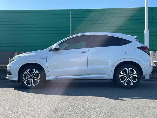 ホンダ ヴェゼル ハイブリッド Z ホンダセンシング 茨城県 2021(令3)年 1.6万km プラチナホワイトパール 社外9型ナビ/Bluetooth/フルセグTV/バックカメラ/HDMI/ビルトインETC/ドライブレコーダー/ハーフレザーシート/シートヒーター/レーダークルーズコントロール/衝突軽減システム/クリアランスソナー/横滑り防止装置/レーンキープアシスト/オートライト/LEDヘッドライト/コーナーセンサー/スマートキー