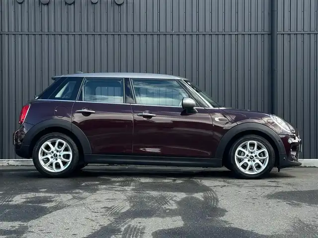 ＭＩＮＩ ミニ クーパー バーガンディーED 福島県 2018(平30)年 6.6万km 茶 Burgundy Edition専用センター・ディスプレイ・リング/Burgundy Edition オリジナル・バッジ/ストレージ・コンパートメント・パッケージ/MINI エキサイトメント・パッケージ/パーキング・アシスト・パッケージ/アクティブ・クルーズ・コントロール/インテリジェントセーフティ/コンフォートアクセス/アンビエントライト/純正ナビ(BT/USB)/純正16AW/ETC/ドライブレコーダー(前後)/LEDオートライト/取扱説明書/保証書/スペアキー