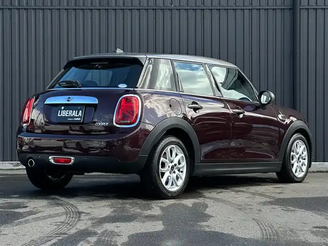 ＭＩＮＩ ミニ クーパー バーガンディーED 福島県 2018(平30)年 6.6万km 茶 Burgundy Edition専用センター・ディスプレイ・リング/Burgundy Edition オリジナル・バッジ/ストレージ・コンパートメント・パッケージ/MINI エキサイトメント・パッケージ/パーキング・アシスト・パッケージ/アクティブ・クルーズ・コントロール/インテリジェントセーフティ/コンフォートアクセス/アンビエントライト/純正ナビ(BT/USB)/純正16AW/ETC/ドライブレコーダー(前後)/LEDオートライト/取扱説明書/保証書/スペアキー