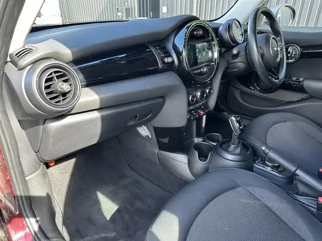 ＭＩＮＩ ミニ クーパー バーガンディーED 福島県 2018(平30)年 6.6万km 茶 Burgundy Edition専用センター・ディスプレイ・リング/Burgundy Edition オリジナル・バッジ/ストレージ・コンパートメント・パッケージ/MINI エキサイトメント・パッケージ/パーキング・アシスト・パッケージ/アクティブ・クルーズ・コントロール/インテリジェントセーフティ/コンフォートアクセス/アンビエントライト/純正ナビ(BT/USB)/純正16AW/ETC/ドライブレコーダー(前後)/LEDオートライト/取扱説明書/保証書/スペアキー