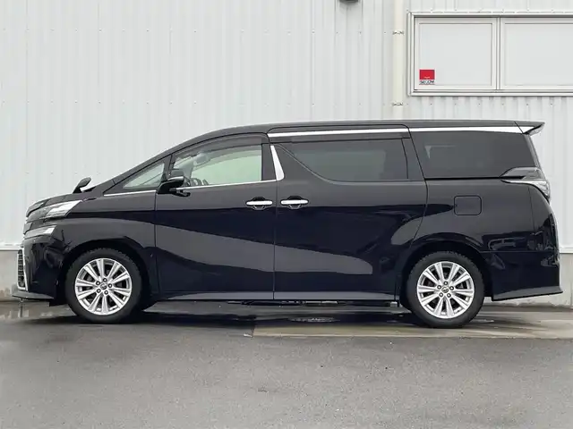 トヨタ ヴェルファイア Z 愛媛県 2015(平27)年 2.5万km バーニングブラッククリスタルシャインガラスフレーク 純正ナビ/(Bluetooth/CD/SD/DVD/フルセグ)/ビルトインETC/バックカメラ/フリップダウンモニター/両側パワースライドドア/純正18インチアルミホイール/オートライト/LEDヘッドライト/フォグランプ/プッシュスタート/スマートキー/3列シート/フロアマット/純正ドアバイザー/オットマン/横滑り防止装置/盗難防止装置/電動格納ミラー/オートリトラクタブルミラー/電動パーキングホールド/オートブレーキホールド/スペアタイヤ