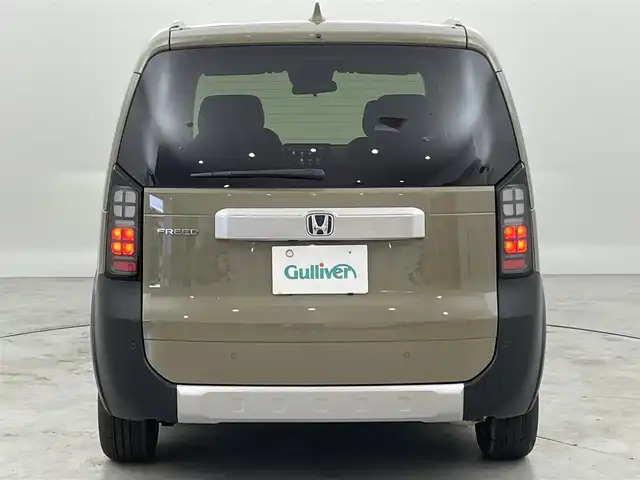 ホンダ フリード クロスター 福岡県 2025(令7)年 0.1万km未満 ベージュ 登録済未使用車　/純正ナビ（フルセグＴＶ）　/バックカメラ　/ＡＣＣ　/コーナーセンサー　/衝突被害軽減ブレーキ　/レーンキープ　/ＢＳＭ　/踏み間違い防止　/両側電動スライドドア　/ハーフレザー　/シートヒーター　/ＬＥＤ