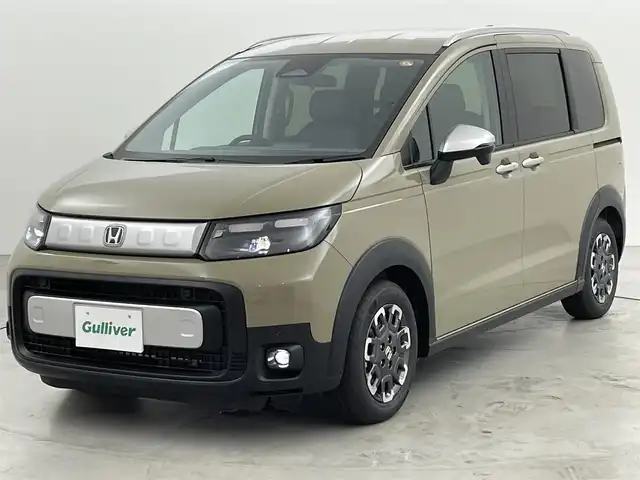 ホンダ フリード クロスター 福岡県 2025(令7)年 0.1万km未満 ベージュ 登録済未使用車　/純正ナビ（フルセグＴＶ）　/バックカメラ　/ＡＣＣ　/コーナーセンサー　/衝突被害軽減ブレーキ　/レーンキープ　/ＢＳＭ　/踏み間違い防止　/両側電動スライドドア　/ハーフレザー　/シートヒーター　/ＬＥＤ