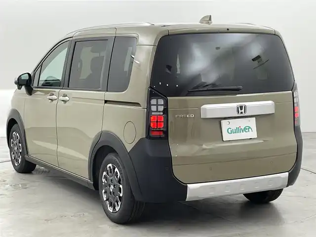 ホンダ フリード クロスター 福岡県 2025(令7)年 0.1万km未満 ベージュ 登録済未使用車　/純正ナビ（フルセグＴＶ）　/バックカメラ　/ＡＣＣ　/コーナーセンサー　/衝突被害軽減ブレーキ　/レーンキープ　/ＢＳＭ　/踏み間違い防止　/両側電動スライドドア　/ハーフレザー　/シートヒーター　/ＬＥＤ