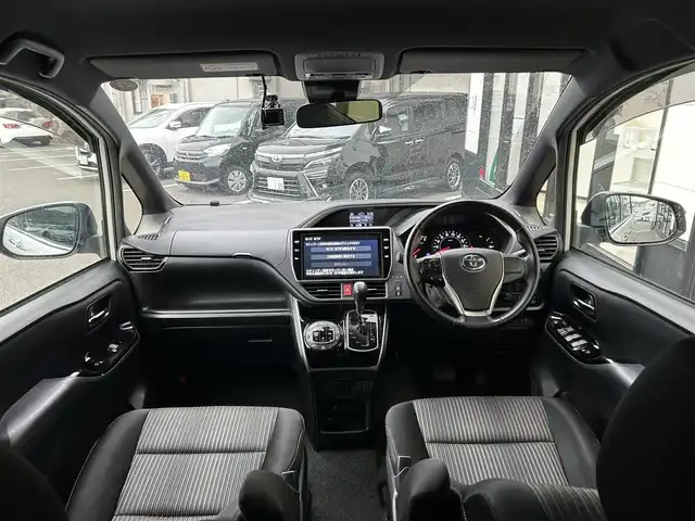 トヨタ ヴォクシー ZS 煌Ⅱ 佐賀県 2020(令2)年 6.1万km ホワイトパールクリスタルシャイン トヨタセーフティセンス/・プリクラッシュセーフティ/・レーンディパーチャーアラート/・オートマチックハイビーム/クルーズコントロール/クリアランスソナー/純正10インチSDナビ/・バックカメラ/・フルセグTV/BT/CD/DVD/純正12.1インチフリップダウンモニター/純正16インチAW/両側パワースライドドア/LEDヘッドライト/オートライト/フォグランプ/ETC/前後ドライブレコーダー(SN-TW77)/プッシュスタート/ステアリングスイッチ/電動格納ミラー/ISOFIX/取扱説明書