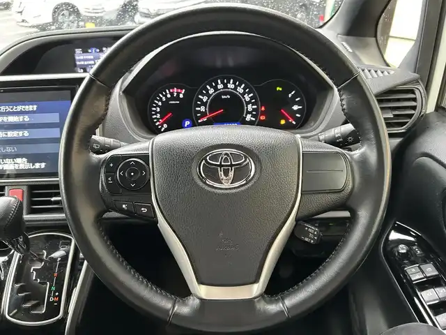 トヨタ ヴォクシー ZS 煌Ⅱ 佐賀県 2020(令2)年 6.1万km ホワイトパールクリスタルシャイン トヨタセーフティセンス/・プリクラッシュセーフティ/・レーンディパーチャーアラート/・オートマチックハイビーム/クルーズコントロール/クリアランスソナー/純正10インチSDナビ/・バックカメラ/・フルセグTV/BT/CD/DVD/純正12.1インチフリップダウンモニター/純正16インチAW/両側パワースライドドア/LEDヘッドライト/オートライト/フォグランプ/ETC/前後ドライブレコーダー(SN-TW77)/プッシュスタート/ステアリングスイッチ/電動格納ミラー/ISOFIX/取扱説明書
