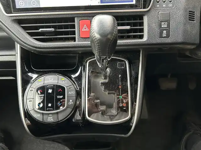 トヨタ ヴォクシー ZS 煌Ⅱ 佐賀県 2020(令2)年 6.1万km ホワイトパールクリスタルシャイン トヨタセーフティセンス/・プリクラッシュセーフティ/・レーンディパーチャーアラート/・オートマチックハイビーム/クルーズコントロール/クリアランスソナー/純正10インチSDナビ/・バックカメラ/・フルセグTV/BT/CD/DVD/純正12.1インチフリップダウンモニター/純正16インチAW/両側パワースライドドア/LEDヘッドライト/オートライト/フォグランプ/ETC/前後ドライブレコーダー(SN-TW77)/プッシュスタート/ステアリングスイッチ/電動格納ミラー/ISOFIX/取扱説明書