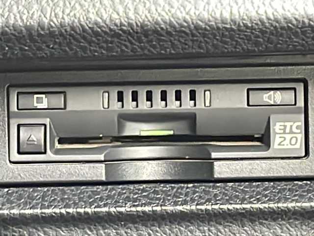 トヨタ ヴォクシー ZS 煌Ⅱ 徳島県 2020(令2)年 6.1万km ホワイトパールクリスタルシャイン トヨタセーフティセンス/・プリクラッシュセーフティ/・レーンディパーチャーアラート/・オートマチックハイビーム/クルーズコントロール/クリアランスソナー/純正10インチSDナビ/・バックカメラ/・フルセグTV/BT/CD/DVD/純正12.1インチフリップダウンモニター/純正16インチAW/両側パワースライドドア/LEDヘッドライト/オートライト/フォグランプ/ETC/前後ドライブレコーダー(SN-TW77)/プッシュスタート/ステアリングスイッチ/電動格納ミラー/ISOFIX/取扱説明書