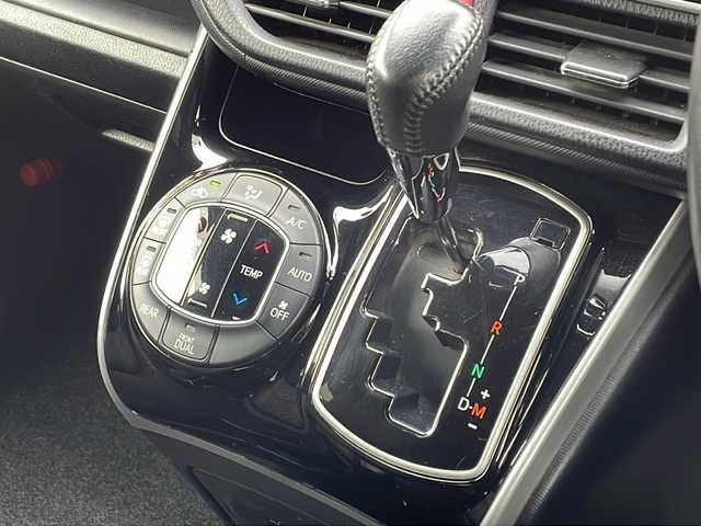 トヨタ ヴォクシー ZS 煌Ⅱ 徳島県 2020(令2)年 6.1万km ホワイトパールクリスタルシャイン トヨタセーフティセンス/・プリクラッシュセーフティ/・レーンディパーチャーアラート/・オートマチックハイビーム/クルーズコントロール/クリアランスソナー/純正10インチSDナビ/・バックカメラ/・フルセグTV/BT/CD/DVD/純正12.1インチフリップダウンモニター/純正16インチAW/両側パワースライドドア/LEDヘッドライト/オートライト/フォグランプ/ETC/前後ドライブレコーダー(SN-TW77)/プッシュスタート/ステアリングスイッチ/電動格納ミラー/ISOFIX/取扱説明書