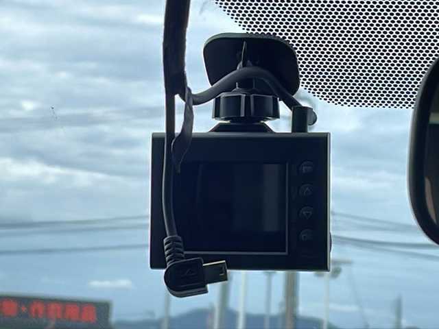 トヨタ ヴォクシー ZS 煌Ⅱ 徳島県 2020(令2)年 6.1万km ホワイトパールクリスタルシャイン トヨタセーフティセンス/・プリクラッシュセーフティ/・レーンディパーチャーアラート/・オートマチックハイビーム/クルーズコントロール/クリアランスソナー/純正10インチSDナビ/・バックカメラ/・フルセグTV/BT/CD/DVD/純正12.1インチフリップダウンモニター/純正16インチAW/両側パワースライドドア/LEDヘッドライト/オートライト/フォグランプ/ETC/前後ドライブレコーダー(SN-TW77)/プッシュスタート/ステアリングスイッチ/電動格納ミラー/ISOFIX/取扱説明書