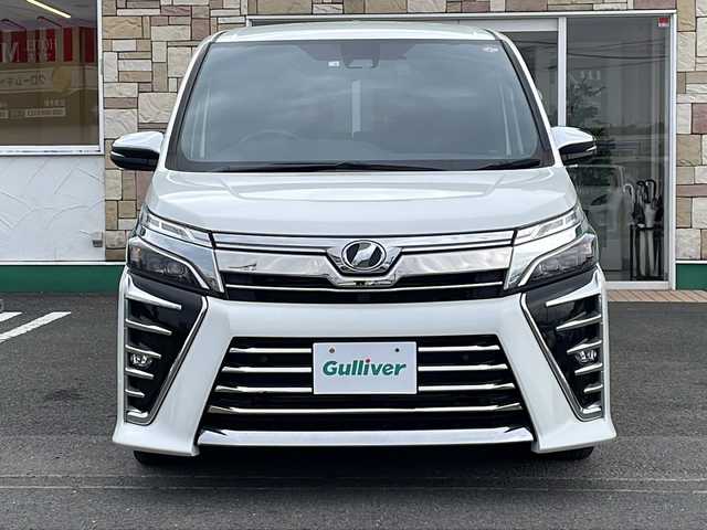 トヨタ ヴォクシー ZS 煌Ⅱ 徳島県 2020(令2)年 6.1万km ホワイトパールクリスタルシャイン トヨタセーフティセンス/・プリクラッシュセーフティ/・レーンディパーチャーアラート/・オートマチックハイビーム/クルーズコントロール/クリアランスソナー/純正10インチSDナビ/・バックカメラ/・フルセグTV/BT/CD/DVD/純正12.1インチフリップダウンモニター/純正16インチAW/両側パワースライドドア/LEDヘッドライト/オートライト/フォグランプ/ETC/前後ドライブレコーダー(SN-TW77)/プッシュスタート/ステアリングスイッチ/電動格納ミラー/ISOFIX/取扱説明書