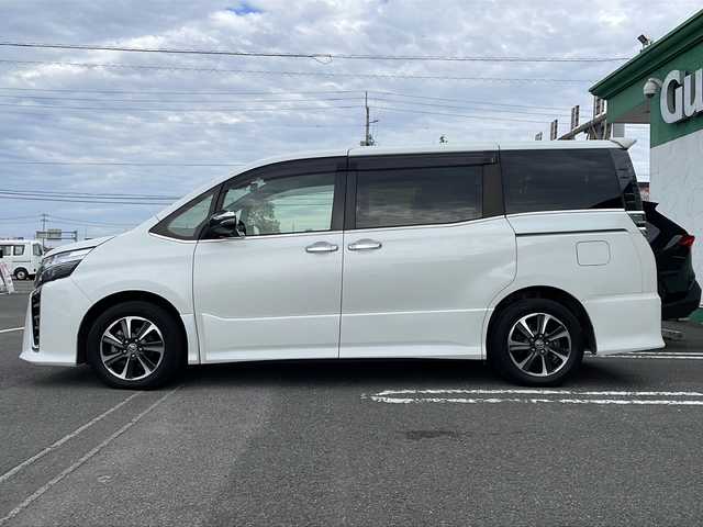 トヨタ ヴォクシー ZS 煌Ⅱ 徳島県 2020(令2)年 6.1万km ホワイトパールクリスタルシャイン トヨタセーフティセンス/・プリクラッシュセーフティ/・レーンディパーチャーアラート/・オートマチックハイビーム/クルーズコントロール/クリアランスソナー/純正10インチSDナビ/・バックカメラ/・フルセグTV/BT/CD/DVD/純正12.1インチフリップダウンモニター/純正16インチAW/両側パワースライドドア/LEDヘッドライト/オートライト/フォグランプ/ETC/前後ドライブレコーダー(SN-TW77)/プッシュスタート/ステアリングスイッチ/電動格納ミラー/ISOFIX/取扱説明書