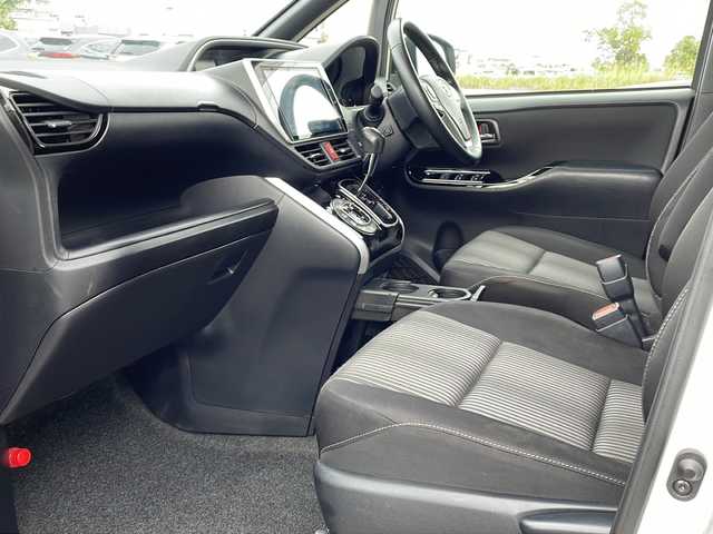 トヨタ ヴォクシー ZS 煌Ⅱ 徳島県 2020(令2)年 6.1万km ホワイトパールクリスタルシャイン トヨタセーフティセンス/・プリクラッシュセーフティ/・レーンディパーチャーアラート/・オートマチックハイビーム/クルーズコントロール/クリアランスソナー/純正10インチSDナビ/・バックカメラ/・フルセグTV/BT/CD/DVD/純正12.1インチフリップダウンモニター/純正16インチAW/両側パワースライドドア/LEDヘッドライト/オートライト/フォグランプ/ETC/前後ドライブレコーダー(SN-TW77)/プッシュスタート/ステアリングスイッチ/電動格納ミラー/ISOFIX/取扱説明書