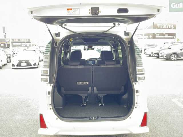 トヨタ ヴォクシー ZS 煌Ⅱ 徳島県 2020(令2)年 6.1万km ホワイトパールクリスタルシャイン トヨタセーフティセンス/・プリクラッシュセーフティ/・レーンディパーチャーアラート/・オートマチックハイビーム/クルーズコントロール/クリアランスソナー/純正10インチSDナビ/・バックカメラ/・フルセグTV/BT/CD/DVD/純正12.1インチフリップダウンモニター/純正16インチAW/両側パワースライドドア/LEDヘッドライト/オートライト/フォグランプ/ETC/前後ドライブレコーダー(SN-TW77)/プッシュスタート/ステアリングスイッチ/電動格納ミラー/ISOFIX/取扱説明書