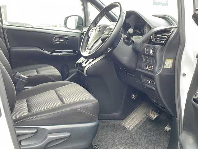 トヨタ ヴォクシー ZS 煌Ⅱ 徳島県 2020(令2)年 6.1万km ホワイトパールクリスタルシャイン トヨタセーフティセンス/・プリクラッシュセーフティ/・レーンディパーチャーアラート/・オートマチックハイビーム/クルーズコントロール/クリアランスソナー/純正10インチSDナビ/・バックカメラ/・フルセグTV/BT/CD/DVD/純正12.1インチフリップダウンモニター/純正16インチAW/両側パワースライドドア/LEDヘッドライト/オートライト/フォグランプ/ETC/前後ドライブレコーダー(SN-TW77)/プッシュスタート/ステアリングスイッチ/電動格納ミラー/ISOFIX/取扱説明書