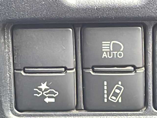 トヨタ ヴォクシー ZS 煌Ⅱ 徳島県 2020(令2)年 6.1万km ホワイトパールクリスタルシャイン トヨタセーフティセンス/・プリクラッシュセーフティ/・レーンディパーチャーアラート/・オートマチックハイビーム/クルーズコントロール/クリアランスソナー/純正10インチSDナビ/・バックカメラ/・フルセグTV/BT/CD/DVD/純正12.1インチフリップダウンモニター/純正16インチAW/両側パワースライドドア/LEDヘッドライト/オートライト/フォグランプ/ETC/前後ドライブレコーダー(SN-TW77)/プッシュスタート/ステアリングスイッチ/電動格納ミラー/ISOFIX/取扱説明書