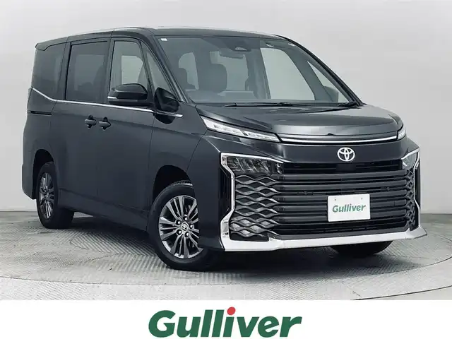 トヨタ ヴォクシー S－Z 道央・札幌 2024(令6)年 2.1万km アティチュードブラックマイカ ・４WD/・寒冷地仕様/・純正メモリナビ/CD/DVD/BT/USB/・フルセグTV/・バックカメラ/・社外ETC/・トヨタセーフティセンス/・プリクラッシュセーフティ/・オートブレーキホールド/・レーンキープアシスト/・レーダークルーズコントロール/・クリアランスソナー/・横滑り防止装置/・オートマチックハイビーム/・LEDヘッドライト/・オートライト/・フォグランプ/・両側パワースライドドア/・ハーフレザーシート/・D+N席シートヒーター/・純正16インチAW/・純正フロアマット/・プッシュスタート/・スマートキー/・保証書