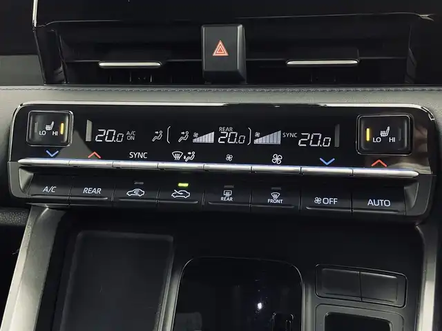 トヨタ ヴォクシー S－Z 道央・札幌 2024(令6)年 2.1万km アティチュードブラックマイカ ・４WD/・寒冷地仕様/・純正メモリナビ/CD/DVD/BT/USB/・フルセグTV/・バックカメラ/・社外ETC/・トヨタセーフティセンス/・プリクラッシュセーフティ/・オートブレーキホールド/・レーンキープアシスト/・レーダークルーズコントロール/・クリアランスソナー/・横滑り防止装置/・オートマチックハイビーム/・LEDヘッドライト/・オートライト/・フォグランプ/・両側パワースライドドア/・ハーフレザーシート/・D+N席シートヒーター/・純正16インチAW/・純正フロアマット/・プッシュスタート/・スマートキー/・保証書