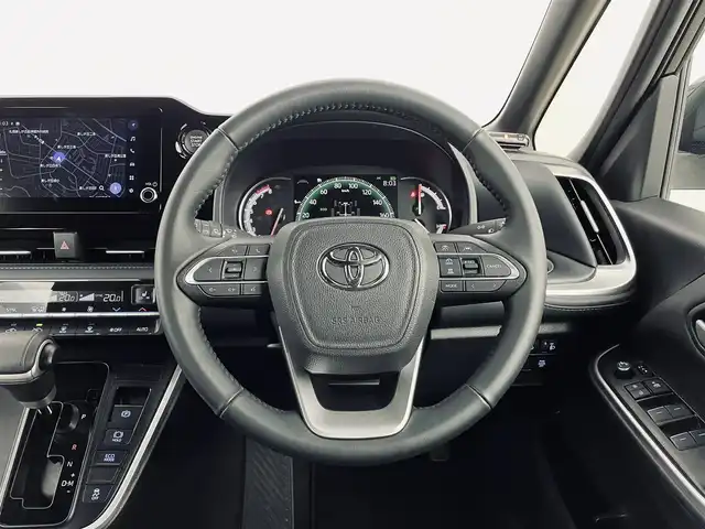 トヨタ ヴォクシー S－Z 道央・札幌 2024(令6)年 2.1万km アティチュードブラックマイカ ・４WD/・寒冷地仕様/・純正メモリナビ/CD/DVD/BT/USB/・フルセグTV/・バックカメラ/・社外ETC/・トヨタセーフティセンス/・プリクラッシュセーフティ/・オートブレーキホールド/・レーンキープアシスト/・レーダークルーズコントロール/・クリアランスソナー/・横滑り防止装置/・オートマチックハイビーム/・LEDヘッドライト/・オートライト/・フォグランプ/・両側パワースライドドア/・ハーフレザーシート/・D+N席シートヒーター/・純正16インチAW/・純正フロアマット/・プッシュスタート/・スマートキー/・保証書