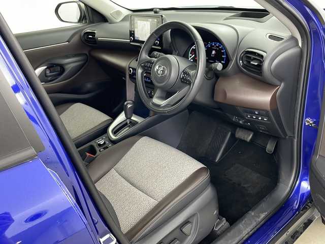 トヨタ ヤリスクロス ハイブリッド Z 道央・札幌 2021(令3)年 4万km ダークブルーマイカM ・4WD/・寒冷地仕様/・純正ナビ＆TV＆DVD＆BT＆USB＆miracast/・パノラミックビューモニター/・トヨタセーフティセンス/・プリクラッシュセーフティ/・レーントレーシングアシスト/・レーダークルコン/・オートマチックハイビーム/・ロードサインアシスト/・ブラインドスポットモニター/・カラーヘッドアップディスプレイ/・ステアリングヒーター/・ハーフレザーシート/・パワーシート/・シートヒーター/・AC100V/・ビルトインETC/・LEDヘッドライト/・LEDフォグ/・ドアミラーヒーター/・クリアランスソナー/・スマートキー/・純正18インチAW