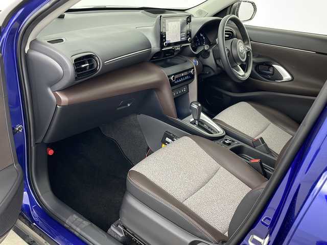 トヨタ ヤリスクロス ハイブリッド Z 道央・札幌 2021(令3)年 4万km ダークブルーマイカM ・4WD/・寒冷地仕様/・純正ナビ＆TV＆DVD＆BT＆USB＆miracast/・パノラミックビューモニター/・トヨタセーフティセンス/・プリクラッシュセーフティ/・レーントレーシングアシスト/・レーダークルコン/・オートマチックハイビーム/・ロードサインアシスト/・ブラインドスポットモニター/・カラーヘッドアップディスプレイ/・ステアリングヒーター/・ハーフレザーシート/・パワーシート/・シートヒーター/・AC100V/・ビルトインETC/・LEDヘッドライト/・LEDフォグ/・ドアミラーヒーター/・クリアランスソナー/・スマートキー/・純正18インチAW