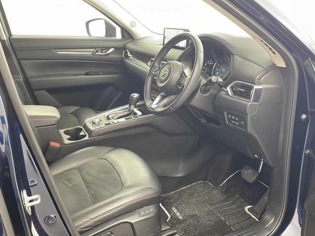 マツダ ＣＸ－５ 20S ブラックトーンED 兵庫県 2022(令4)年 1.7万km ディープクリスタルブルーマイカ ・純正ナビ&Bluetooth&TV&&USB&スマホ連携/・全方位カメラ/・ETC/・レーダークルーズコントロール/・i-ACTIVSENSE/・スマート・シティ・ブレーキ・サポート/・AT誤発進抑制制御/・リアクロストラフィックアラート/・ブラインドスポットモニター/・前後コーナーセンサー/・スマートキー/・オートライト/・オートマチックハイビーム/・LEDヘッドライト/・前後ドライブレコーダー/・パワーバックドア/・純正フロアマット/・メモリーパワーシート（運転席）/・ハーフレザーシート/・シートヒーター（運転席・助手席）/・純正19インチアルミホイール/・パドルシフト/・電動パーキングブレーキ/・オートブレーキホールド/・アイドリングストップ/・Wエアバック/・カーテンエアバック
