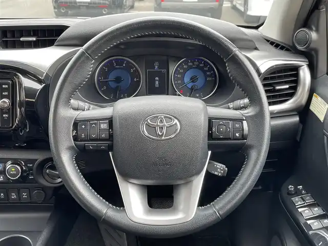 トヨタ ハイラックス Z 東京都 2018(平30)年 7.5万km アティチュードブラックマイカ 純正ナビ/バックモニター/プリクラッシュセーフティシステム/レーンディパーチャーアラート/クルーズコントロール/リヤデフロック/ダウンヒルアシストコントロール/ＥＣＯモード/横滑り防止装置
