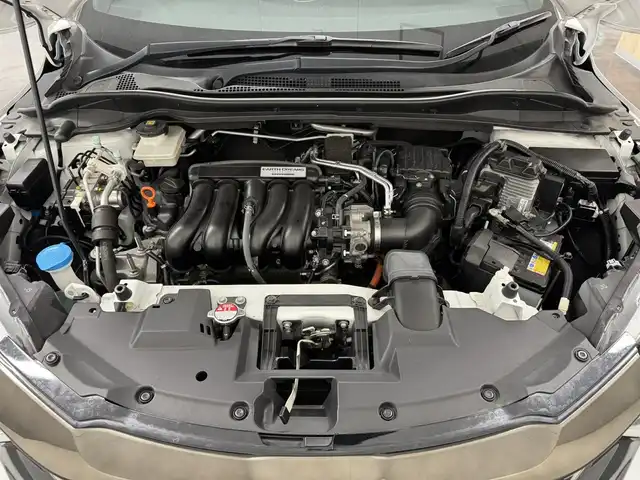 ホンダ ヴェゼル ハイブリッド RS ホンダセンシング 三重県 2018(平30)年 3.8万km プラチナホワイトパール ハイブリッド/FF/i-DCD（MTモード付フロア7DCT）/WORK 19x8.5J『EMOTION D9R』 5H-114.3 ＋45/TEIN 車高調キット/ロッソモデロ 2本出しマフラー/純正 8インチナビ VXM-187VFi/（CD/DVD/RADIO/TV/SD/MusicRack/USB/iPod/Bluetooth/HDMI/AppleCarPlay）/バックカメラ/ビルトイン ETC/Honda SENSING/・衝突軽減ブレーキ［CMBS］/・車線維持支援システム［LKAS］/・アダプティブクルーズコントロール［ACC］/・路外逸脱抑制機能/・標識認識機能/・先行車発進お知らせ機能/・リアクティブフォースペダル［RFP］/装備/・ハーフレザーシート/・シートヒーター（D/N）/・左右独立オートエアコン/・雨滴検知オートワイパー/・パドルシフト/・電子パーキングブレーキ/・オートブレーキホールド/・自動防眩ルームミラー/・ステアリングスイッチ/・保/取/ナビ取/・スマートキーx1