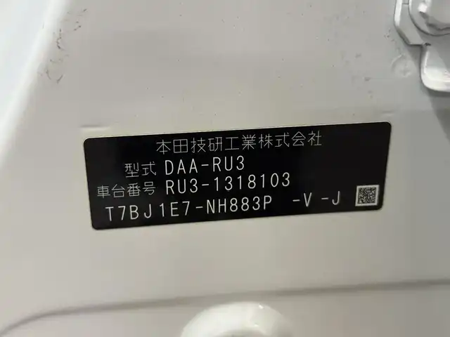 ホンダ ヴェゼル ハイブリッド RS ホンダセンシング 三重県 2018(平30)年 3.8万km プラチナホワイトパール ハイブリッド/FF/i-DCD（MTモード付フロア7DCT）/WORK 19x8.5J『EMOTION D9R』 5H-114.3 ＋45/TEIN 車高調キット/ロッソモデロ 2本出しマフラー/純正 8インチナビ VXM-187VFi/（CD/DVD/RADIO/TV/SD/MusicRack/USB/iPod/Bluetooth/HDMI/AppleCarPlay）/バックカメラ/ビルトイン ETC/Honda SENSING/・衝突軽減ブレーキ［CMBS］/・車線維持支援システム［LKAS］/・アダプティブクルーズコントロール［ACC］/・路外逸脱抑制機能/・標識認識機能/・先行車発進お知らせ機能/・リアクティブフォースペダル［RFP］/装備/・ハーフレザーシート/・シートヒーター（D/N）/・左右独立オートエアコン/・雨滴検知オートワイパー/・パドルシフト/・電子パーキングブレーキ/・オートブレーキホールド/・自動防眩ルームミラー/・ステアリングスイッチ/・保/取/ナビ取/・スマートキーx1