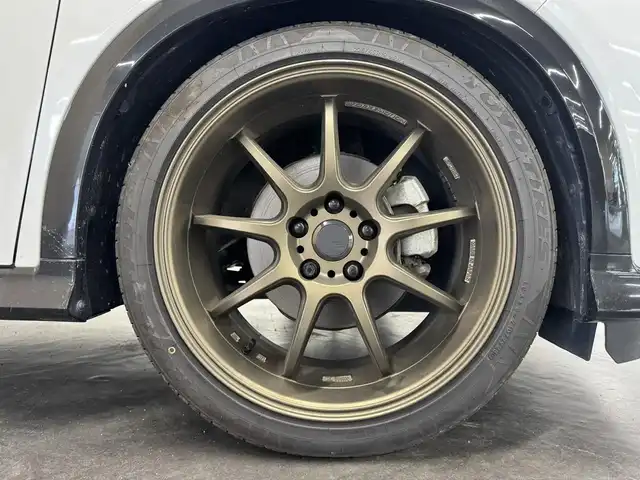 ホンダ ヴェゼル ハイブリッド RS ホンダセンシング 三重県 2018(平30)年 3.8万km プラチナホワイトパール ハイブリッド/FF/i-DCD（MTモード付フロア7DCT）/WORK 19x8.5J『EMOTION D9R』 5H-114.3 ＋45/TEIN 車高調キット/ロッソモデロ 2本出しマフラー/純正 8インチナビ VXM-187VFi/（CD/DVD/RADIO/TV/SD/MusicRack/USB/iPod/Bluetooth/HDMI/AppleCarPlay）/バックカメラ/ビルトイン ETC/Honda SENSING/・衝突軽減ブレーキ［CMBS］/・車線維持支援システム［LKAS］/・アダプティブクルーズコントロール［ACC］/・路外逸脱抑制機能/・標識認識機能/・先行車発進お知らせ機能/・リアクティブフォースペダル［RFP］/装備/・ハーフレザーシート/・シートヒーター（D/N）/・左右独立オートエアコン/・雨滴検知オートワイパー/・パドルシフト/・電子パーキングブレーキ/・オートブレーキホールド/・自動防眩ルームミラー/・ステアリングスイッチ/・保/取/ナビ取/・スマートキーx1