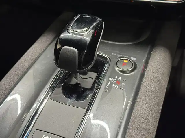 ホンダ ヴェゼル ハイブリッド RS ホンダセンシング 三重県 2018(平30)年 3.8万km プラチナホワイトパール ハイブリッド/FF/i-DCD（MTモード付フロア7DCT）/WORK 19x8.5J『EMOTION D9R』 5H-114.3 ＋45/TEIN 車高調キット/ロッソモデロ 2本出しマフラー/純正 8インチナビ VXM-187VFi/（CD/DVD/RADIO/TV/SD/MusicRack/USB/iPod/Bluetooth/HDMI/AppleCarPlay）/バックカメラ/ビルトイン ETC/Honda SENSING/・衝突軽減ブレーキ［CMBS］/・車線維持支援システム［LKAS］/・アダプティブクルーズコントロール［ACC］/・路外逸脱抑制機能/・標識認識機能/・先行車発進お知らせ機能/・リアクティブフォースペダル［RFP］/装備/・ハーフレザーシート/・シートヒーター（D/N）/・左右独立オートエアコン/・雨滴検知オートワイパー/・パドルシフト/・電子パーキングブレーキ/・オートブレーキホールド/・自動防眩ルームミラー/・ステアリングスイッチ/・保/取/ナビ取/・スマートキーx1
