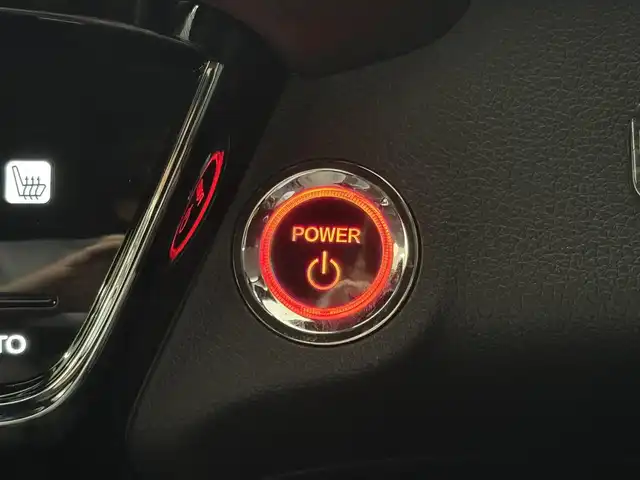 ホンダ ヴェゼル ハイブリッド RS ホンダセンシング 三重県 2018(平30)年 3.8万km プラチナホワイトパール ハイブリッド/FF/i-DCD（MTモード付フロア7DCT）/WORK 19x8.5J『EMOTION D9R』 5H-114.3 ＋45/TEIN 車高調キット/ロッソモデロ 2本出しマフラー/純正 8インチナビ VXM-187VFi/（CD/DVD/RADIO/TV/SD/MusicRack/USB/iPod/Bluetooth/HDMI/AppleCarPlay）/バックカメラ/ビルトイン ETC/Honda SENSING/・衝突軽減ブレーキ［CMBS］/・車線維持支援システム［LKAS］/・アダプティブクルーズコントロール［ACC］/・路外逸脱抑制機能/・標識認識機能/・先行車発進お知らせ機能/・リアクティブフォースペダル［RFP］/装備/・ハーフレザーシート/・シートヒーター（D/N）/・左右独立オートエアコン/・雨滴検知オートワイパー/・パドルシフト/・電子パーキングブレーキ/・オートブレーキホールド/・自動防眩ルームミラー/・ステアリングスイッチ/・保/取/ナビ取/・スマートキーx1