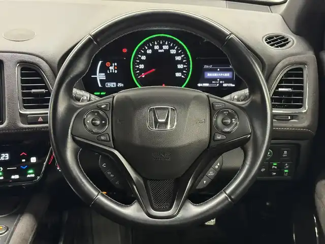 ホンダ ヴェゼル ハイブリッド RS ホンダセンシング 三重県 2018(平30)年 3.8万km プラチナホワイトパール ハイブリッド/FF/i-DCD（MTモード付フロア7DCT）/WORK 19x8.5J『EMOTION D9R』 5H-114.3 ＋45/TEIN 車高調キット/ロッソモデロ 2本出しマフラー/純正 8インチナビ VXM-187VFi/（CD/DVD/RADIO/TV/SD/MusicRack/USB/iPod/Bluetooth/HDMI/AppleCarPlay）/バックカメラ/ビルトイン ETC/Honda SENSING/・衝突軽減ブレーキ［CMBS］/・車線維持支援システム［LKAS］/・アダプティブクルーズコントロール［ACC］/・路外逸脱抑制機能/・標識認識機能/・先行車発進お知らせ機能/・リアクティブフォースペダル［RFP］/装備/・ハーフレザーシート/・シートヒーター（D/N）/・左右独立オートエアコン/・雨滴検知オートワイパー/・パドルシフト/・電子パーキングブレーキ/・オートブレーキホールド/・自動防眩ルームミラー/・ステアリングスイッチ/・保/取/ナビ取/・スマートキーx1