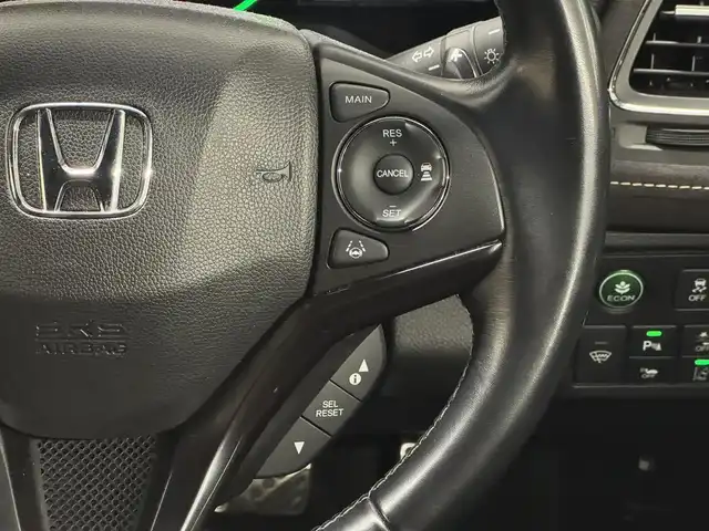 ホンダ ヴェゼル ハイブリッド RS ホンダセンシング 三重県 2018(平30)年 3.8万km プラチナホワイトパール ハイブリッド/FF/i-DCD（MTモード付フロア7DCT）/WORK 19x8.5J『EMOTION D9R』 5H-114.3 ＋45/TEIN 車高調キット/ロッソモデロ 2本出しマフラー/純正 8インチナビ VXM-187VFi/（CD/DVD/RADIO/TV/SD/MusicRack/USB/iPod/Bluetooth/HDMI/AppleCarPlay）/バックカメラ/ビルトイン ETC/Honda SENSING/・衝突軽減ブレーキ［CMBS］/・車線維持支援システム［LKAS］/・アダプティブクルーズコントロール［ACC］/・路外逸脱抑制機能/・標識認識機能/・先行車発進お知らせ機能/・リアクティブフォースペダル［RFP］/装備/・ハーフレザーシート/・シートヒーター（D/N）/・左右独立オートエアコン/・雨滴検知オートワイパー/・パドルシフト/・電子パーキングブレーキ/・オートブレーキホールド/・自動防眩ルームミラー/・ステアリングスイッチ/・保/取/ナビ取/・スマートキーx1