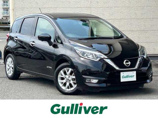 日産 ノート e－パワー X 兵庫県 2017(平29)年 2.9万km スーパーブラック 純正ナビ(MM316D-W)/（CD/DVD/BT)/全周囲カメラ/衝突軽減ブレーキ/前後コーナーセンサー/前方ドライブレコーダー/デジタルインナーミラー/LEDヘッドライト/オートライト/フォグランプ/ヘッドライトレベライザー/ステアリングリモコン/電動格納ミラー/スマートキー/社外フロアマット/純正アルミ15インチ